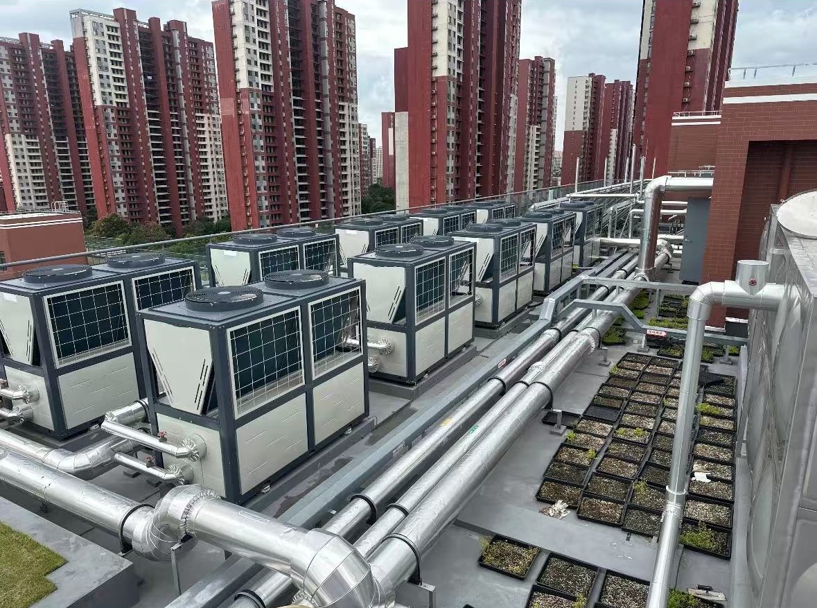 Energiasäästlik ja kulusid vähendav uus etalon! Kahe allikaga soojuspumba intelligentne süsteem kujundab ümber hotellide ja ärikomplekside energialahendused Energiasäästlik ja kulusid vähendav uus etalon! Kahe allikaga soojuspumba intelligentne süsteem kujundab ümber hotellide ja ärikomplekside energialahendused